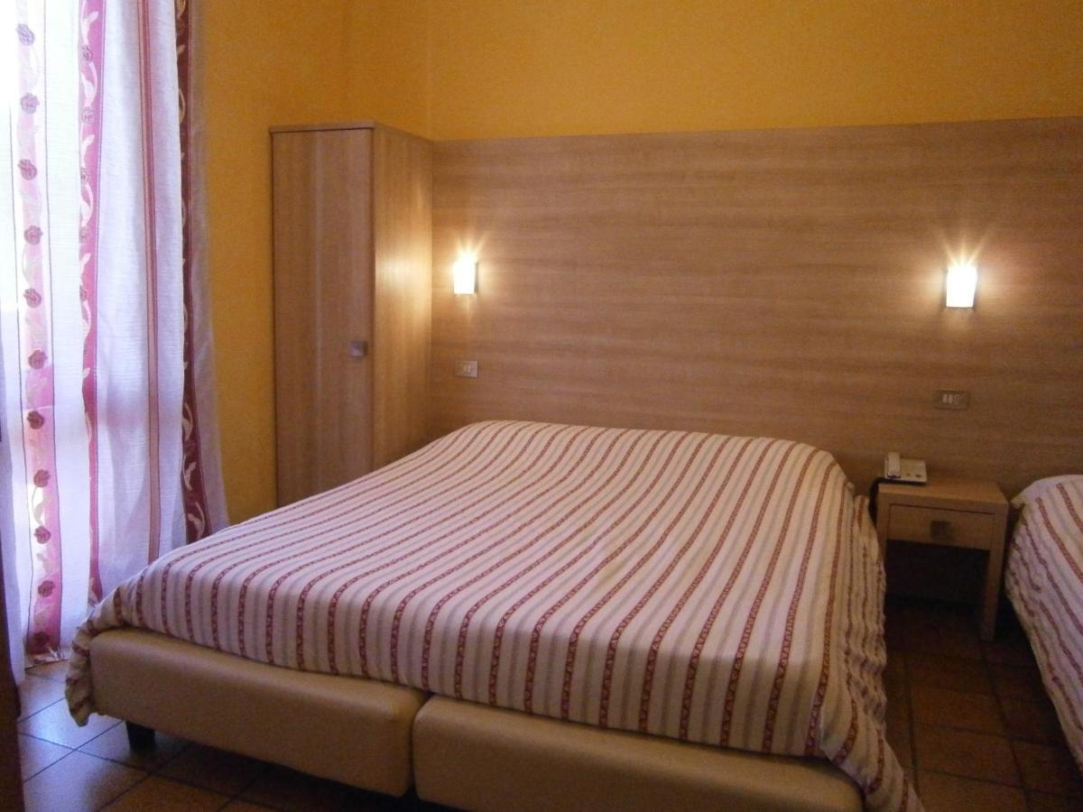 Hotel Chiara Sirmione Quarto foto