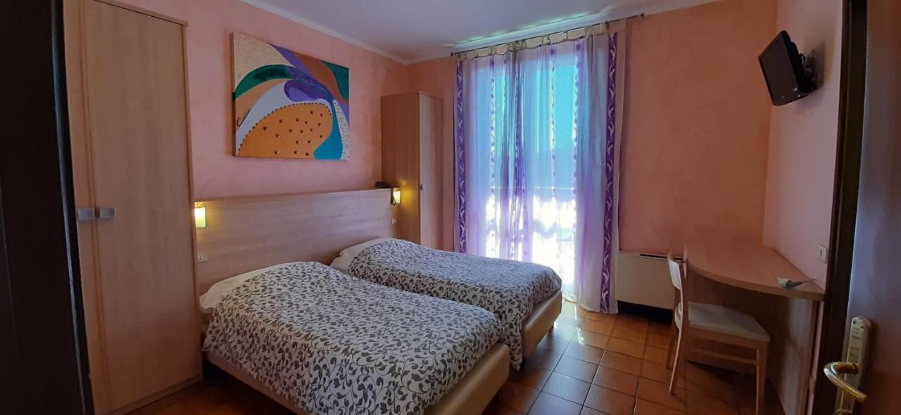 Hotel Chiara Sirmione Exterior foto