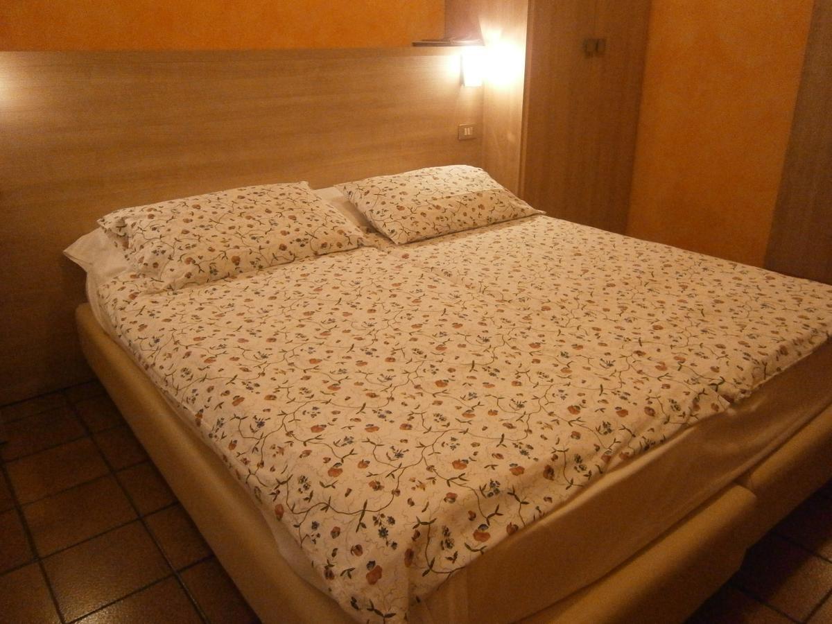 Hotel Chiara Sirmione Exterior foto